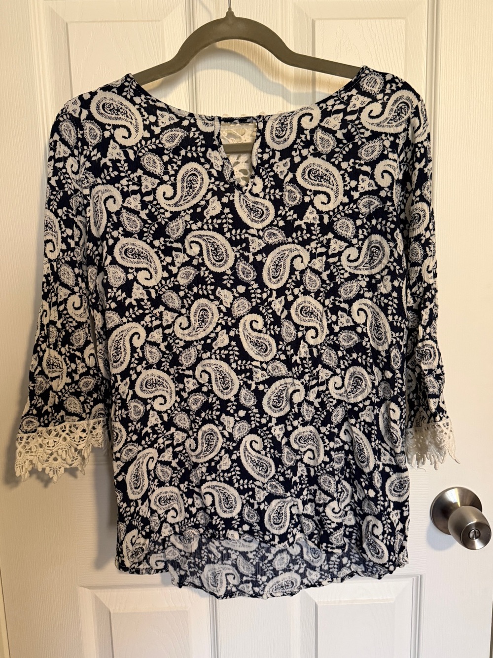 Magnolia South Paisley Boho Crochet Trim Blouse Top Size Large - Picture 2 of 8